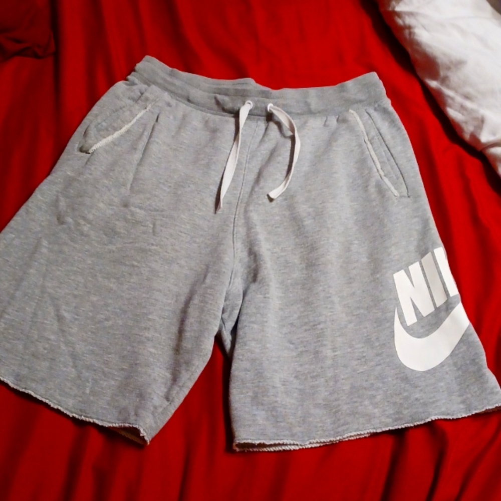Nike Men's Gray Shorts. Small. Comfy Cozy for anyone!